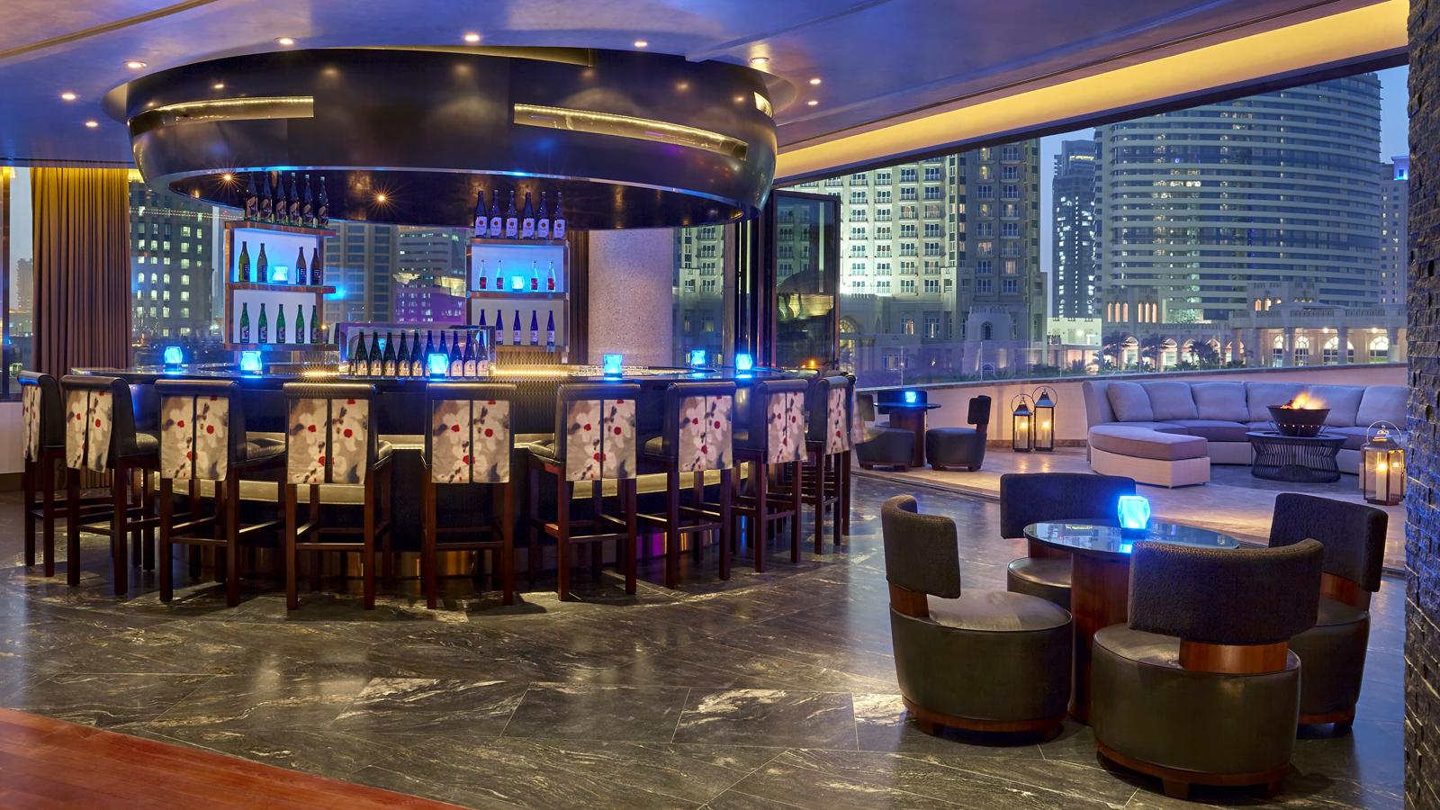 Four Seasons Hotel Доха Екстериор снимка The bar at the 360° Lounge