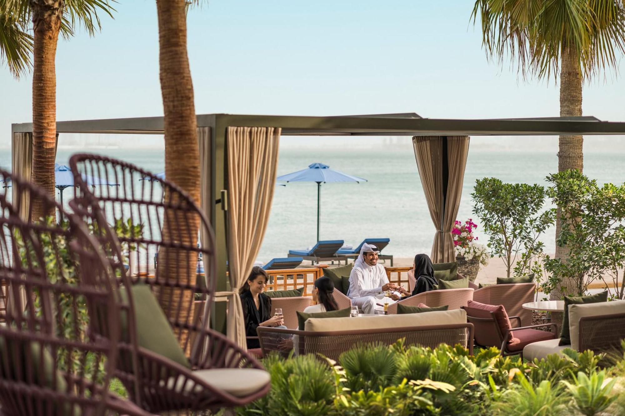 Four Seasons Hotel Доха Екстериор снимка Beach at Jumeirah Beach Hotel
