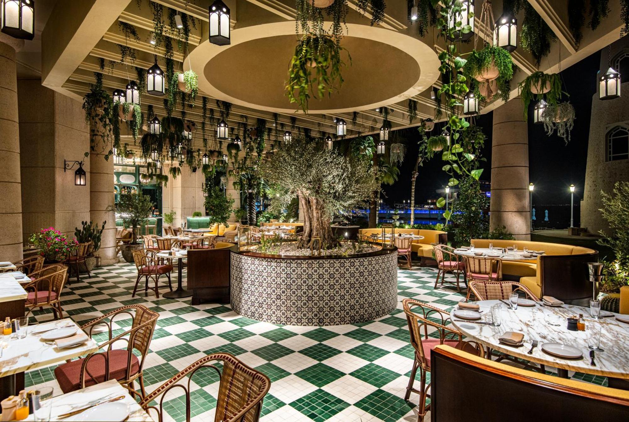 Four Seasons Hotel Доха Екстериор снимка The restaurant's interior