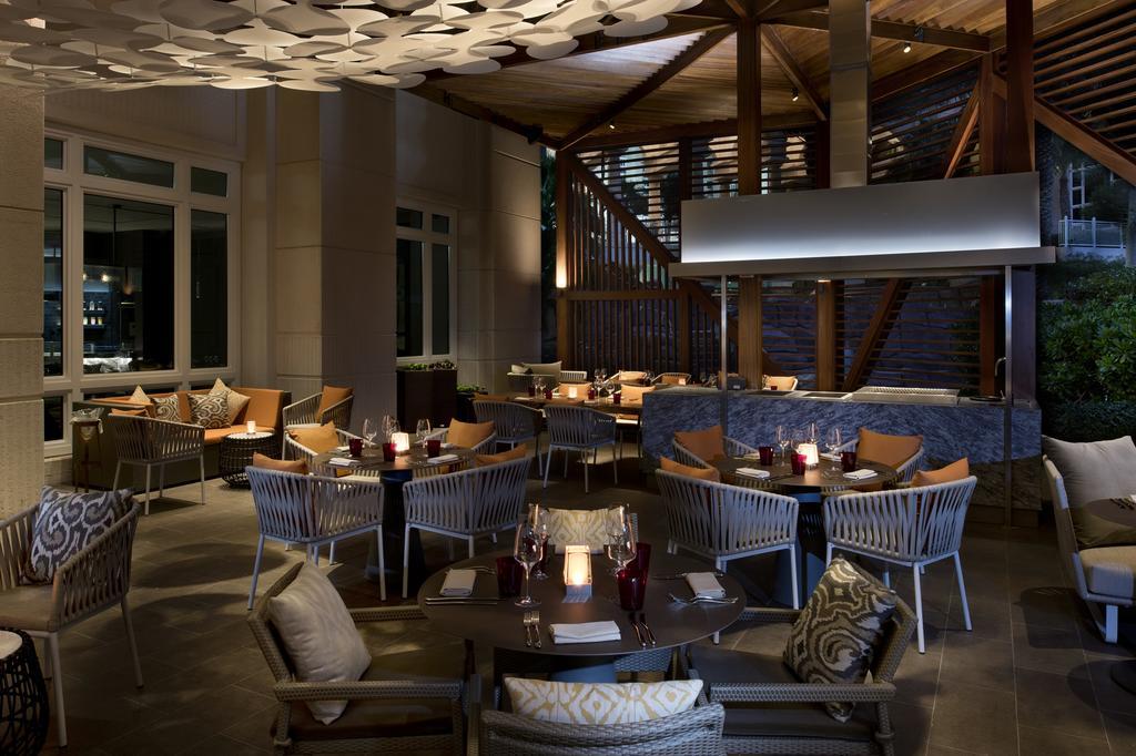 Four Seasons Hotel Доха Екстериор снимка The interior of the restaurant